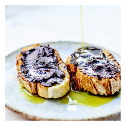 Black olivede with dried fig