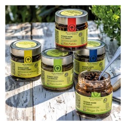 Grüne Olive mit Mandeln