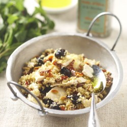 Frisch gepresste Oliven und...