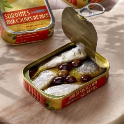 Sardinen mit schönen Oliven